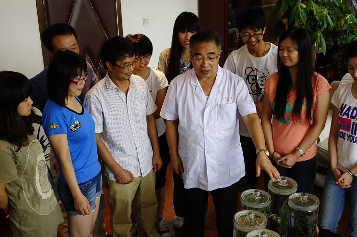 深山探本草 实践砺品行-天中新闻网