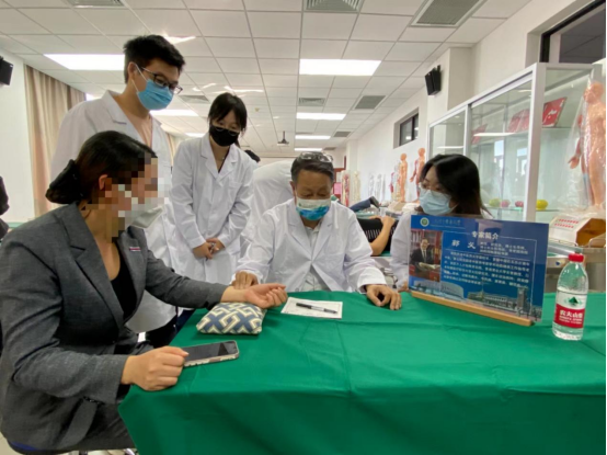 我校开展“喜迎国庆，情暖天中”中医名家校园义诊活动