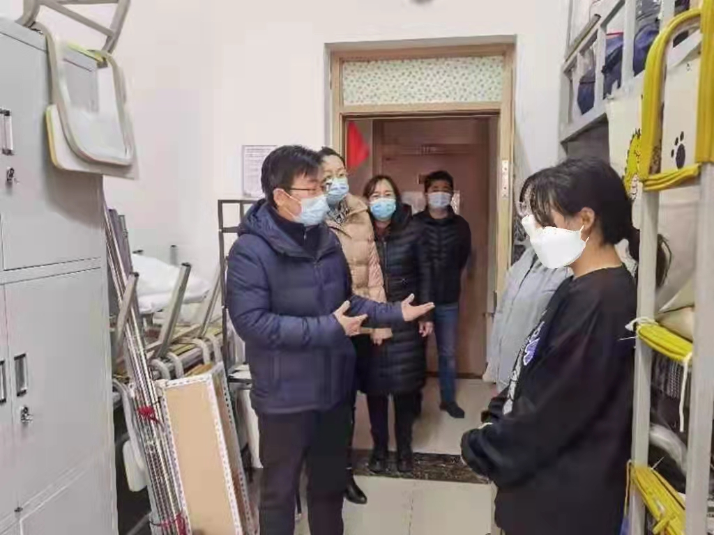 师生携手抗疫情，浓浓关怀暖人心——校领导看望腾挪宿舍学生并慰问临时观察学生